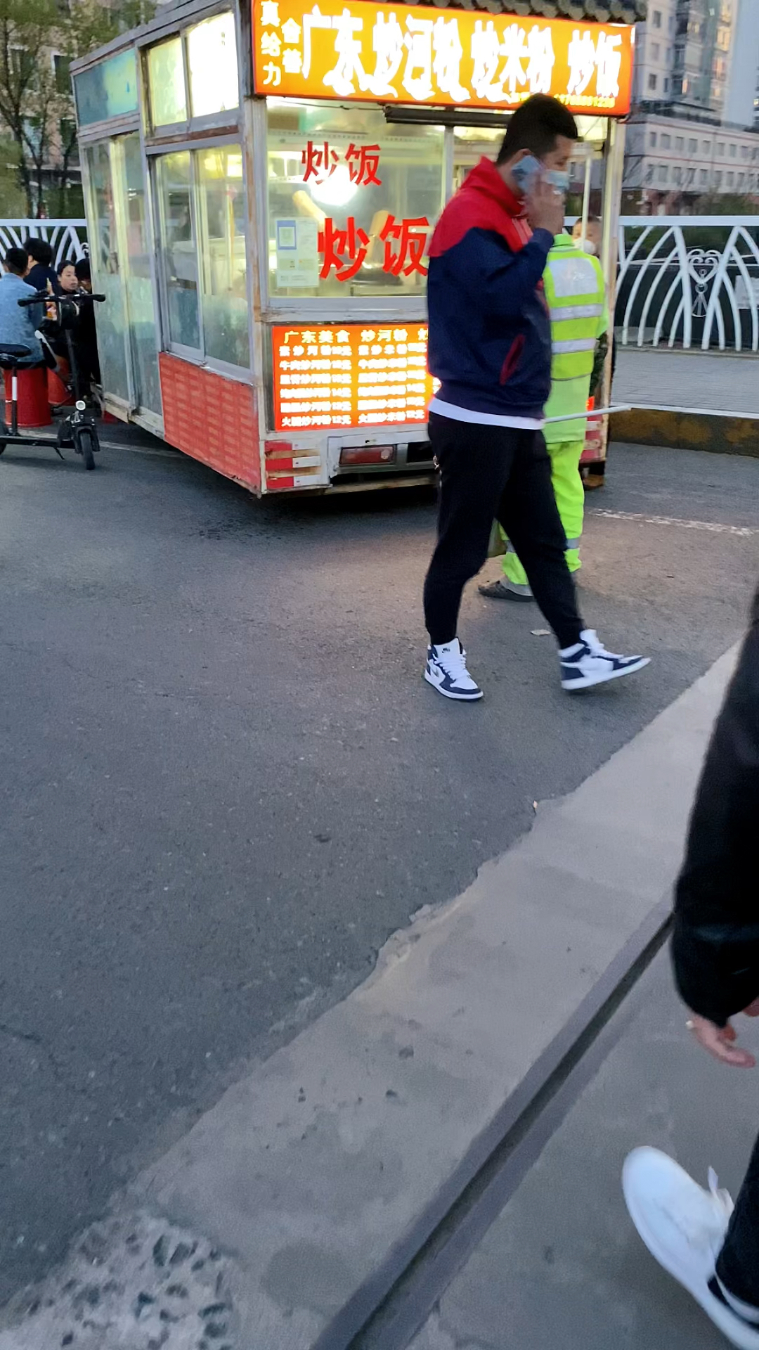 东北街边炒河粉