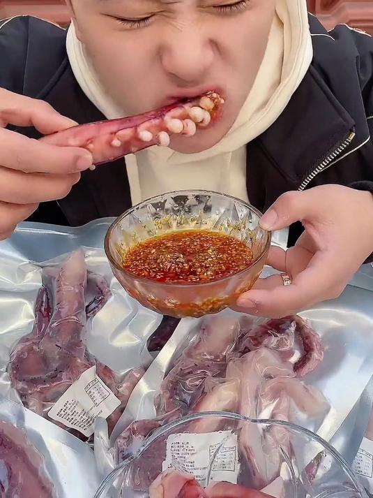 鱿鱼须够新鲜!白灼蘸料,简单做也够味
