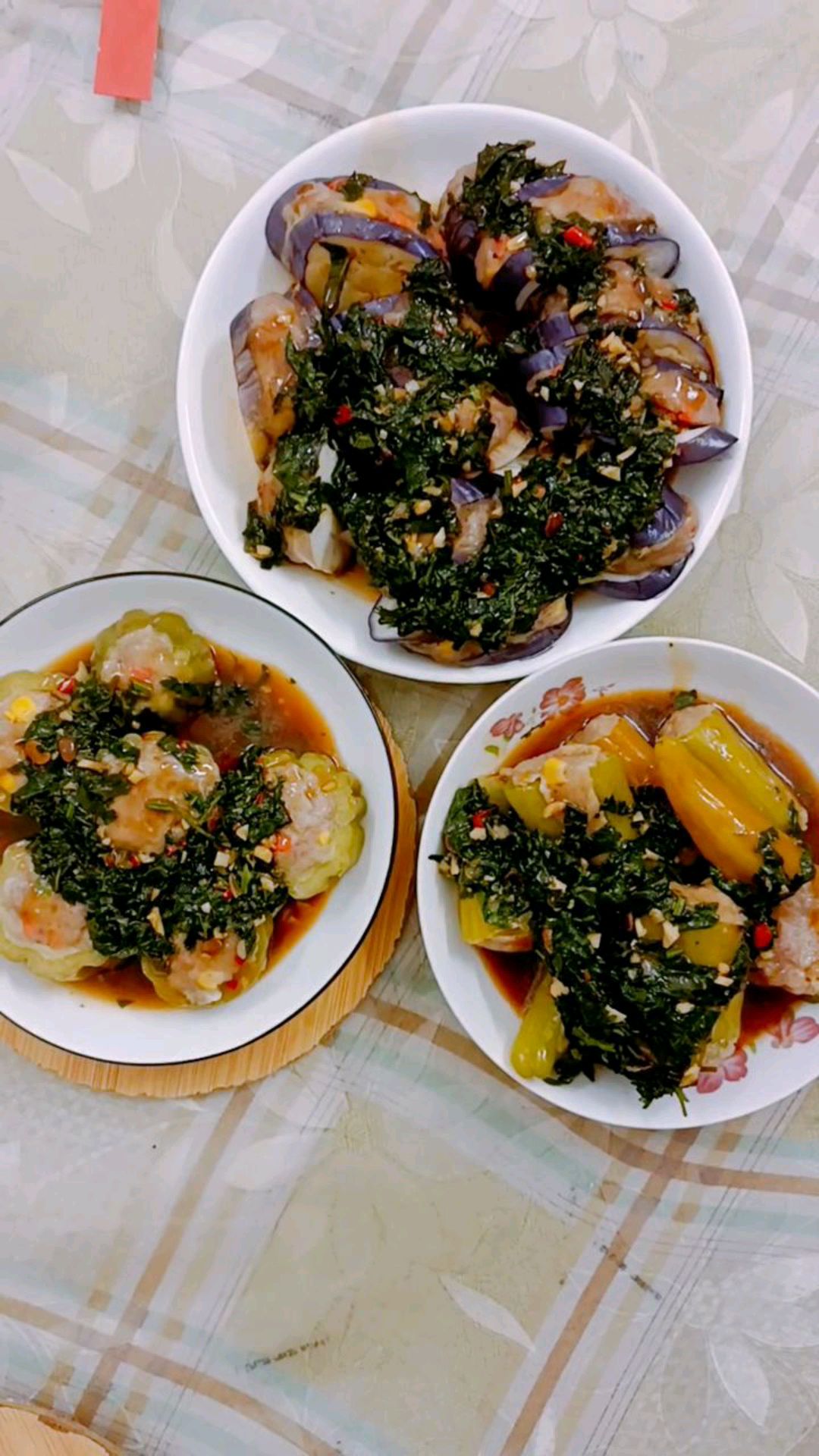 这道家常菜,采用蒸煮的烹饪方法,口感爽脆,味道清淡,适合炎热的夏天