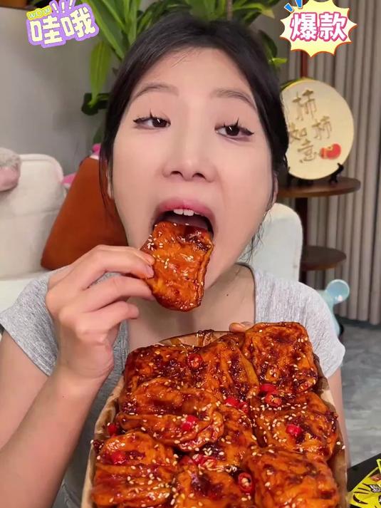 周黑鸭风味的虎皮鳕鱼豆腐，一口就爆汁！