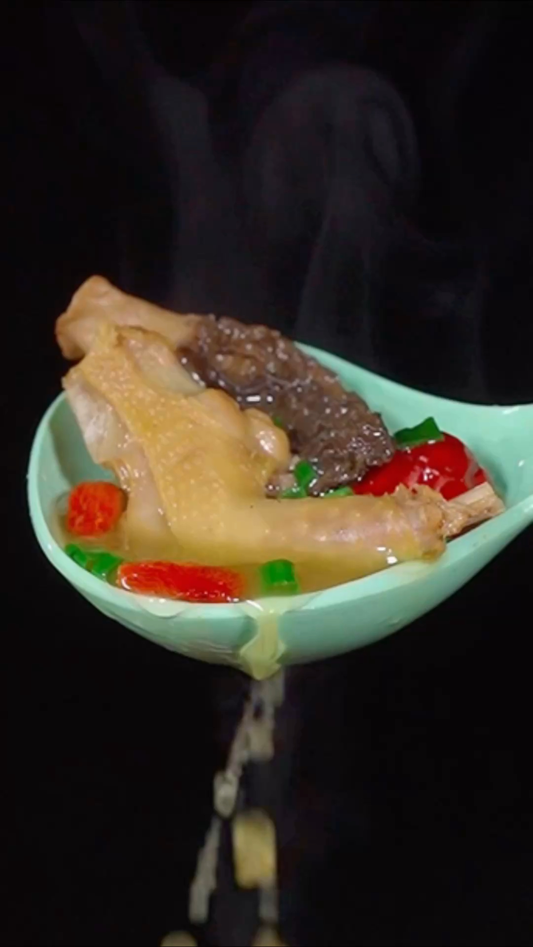 每年的年夜饭我都会做这道“鸽子汤”寓意家庭团结,和睦幸福