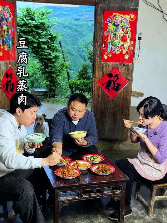 豆腐乳蒸肉，一道陕南的特色美食，软糯咸香，肥而不腻，一顿一盘不够吃呀！