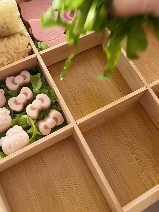 打工人沉浸式做HelloKitty螺蛳粉火锅