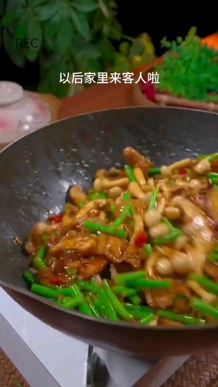 肉片炒双菇的做法