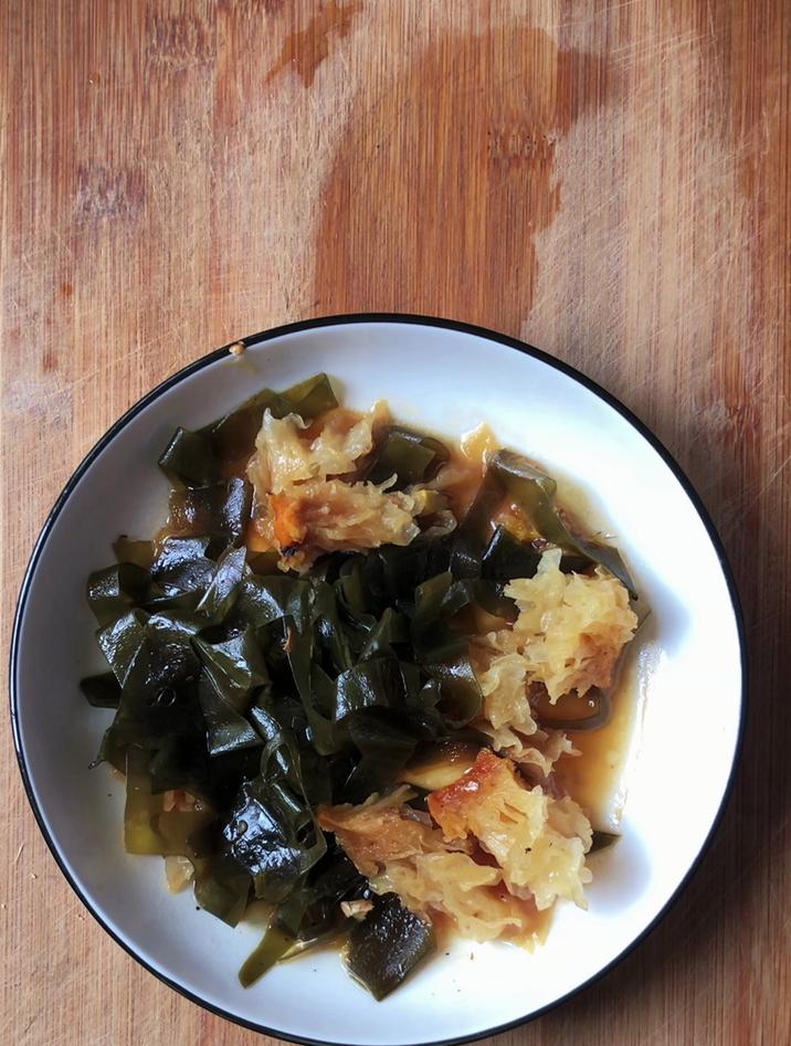 银耳炒菜做法家常,分享一道银耳炒海带