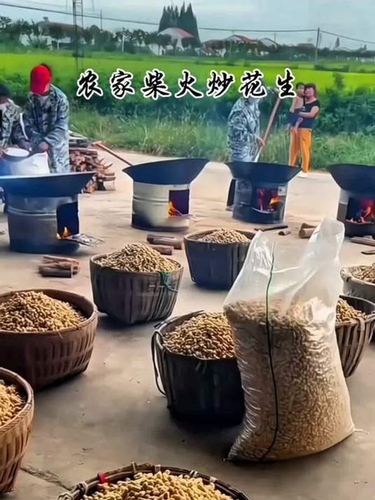 农家铁锅炒带壳花生,咋就有童年那咸香滋味?