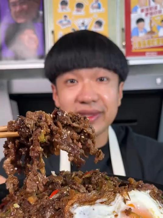 训练后来上这么一顿牛肉盖饭真的太幸福了