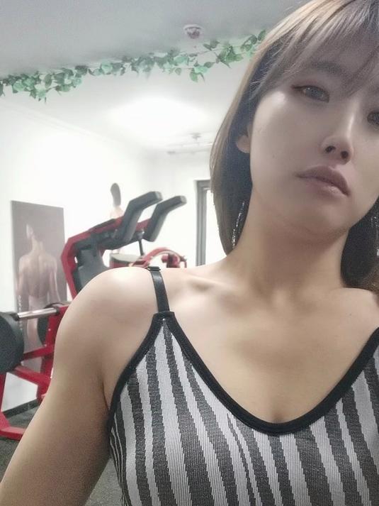 别再问我打不打人了 现在告诉你 我打人收费 你打多?