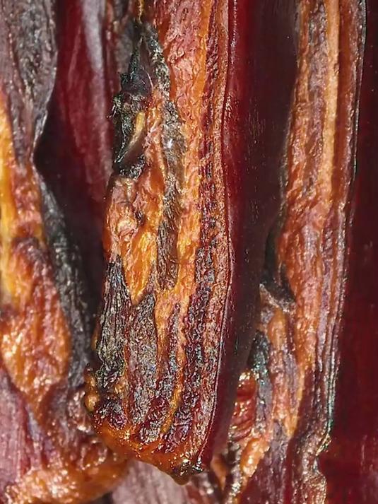 烟熏五花腊肉肥瘦均匀四川人的年味熟悉的味道 农家烟熏腊肉