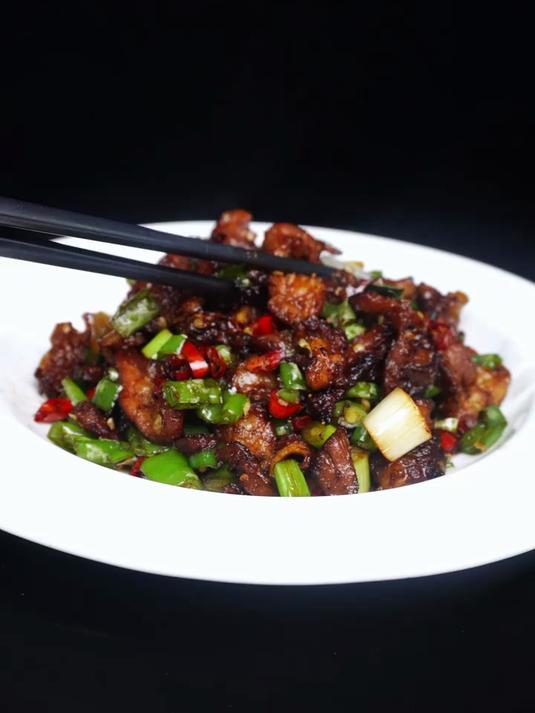 宝藏菜谱！青椒小米辣爆炒牛拆骨肉香疯了