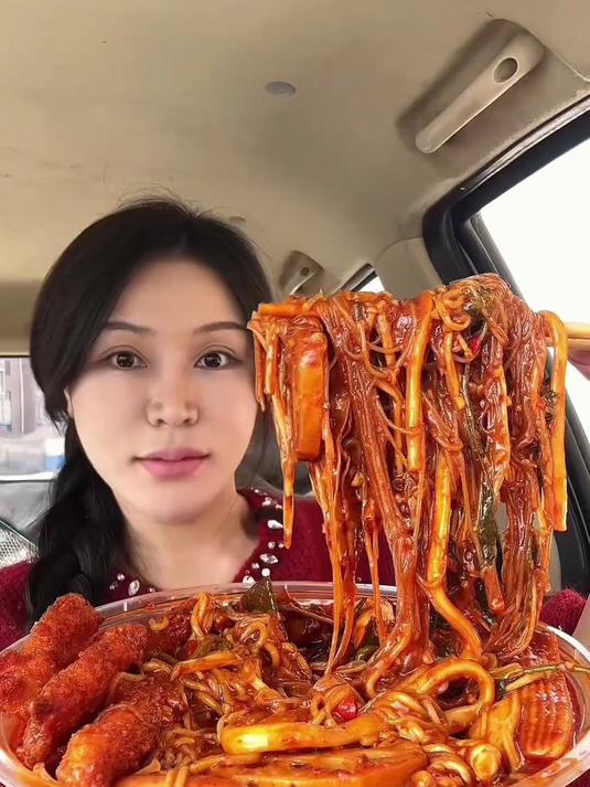 鸡柳蟹柳麻辣拌全家 大鱼大肉吃腻了吧 该吃点清淡的了吧#春日美食记#妈呀太香了深夜放毒#麻