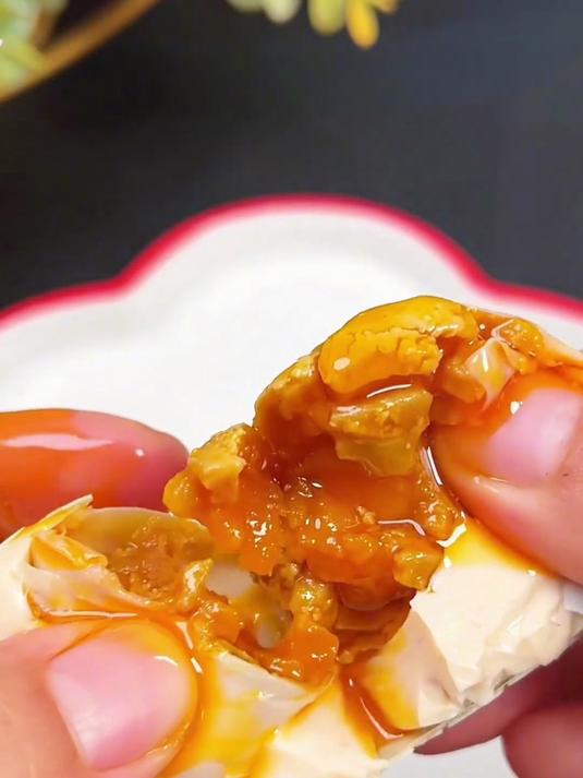 咬一口流油！广西烤海鸭蛋，沙软咸香回味无穷