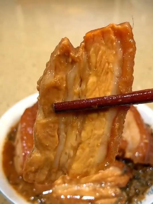 广式梅菜扣肉怎么做好吃？广州酒家传承六十年传统做法大公开
