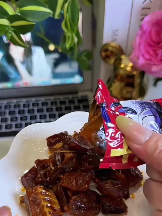 要不是办公室是湖南的,我还不知道又这么辣这么好吃的麻辣青鱼干