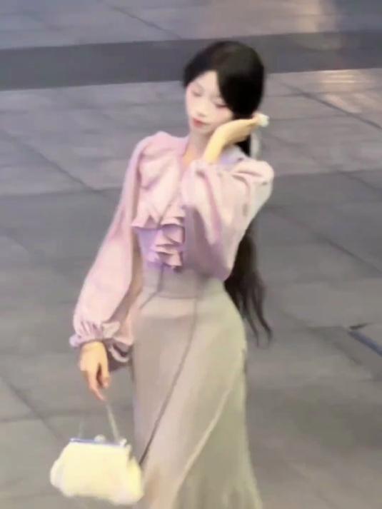 小说里的日常鱼尾嘛穿搭,紫色上衣搭配鱼尾裙优雅气质~ #2026万象创作者大赛#