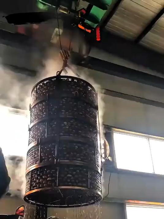 流油鸭蛋 筷子一戳,每个烤鸭蛋都能溢出油脂,你们尝过吗?