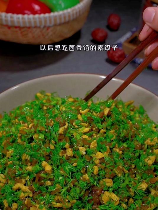 茴香馅素饺子调制技巧,鲜香翠绿不出水,搭配辣椒油更美味