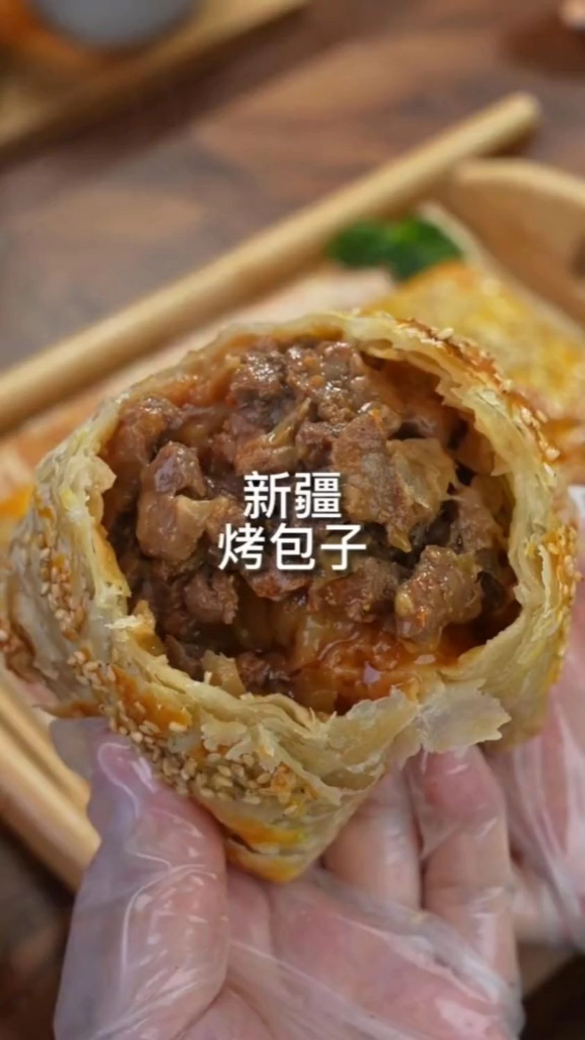 不用揉面,也能做巨好吃的新疆烤包子,只要一张手抓饼就就能搞定#