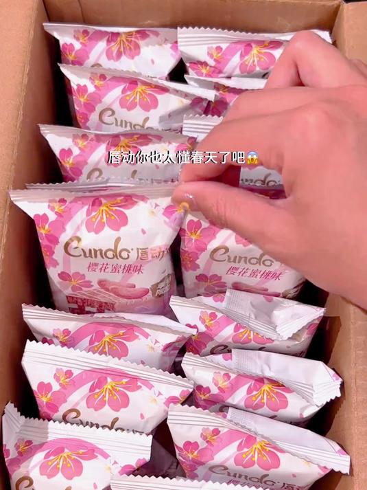 唇动小蛋糕 软糯香甜巨好吃!外面是层白巧克力脆皮!
