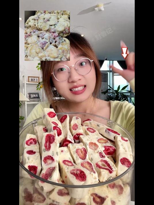 终于找到不齁甜的甜品了!羊奶的醇厚和草莓的酸甜,味道太高级了