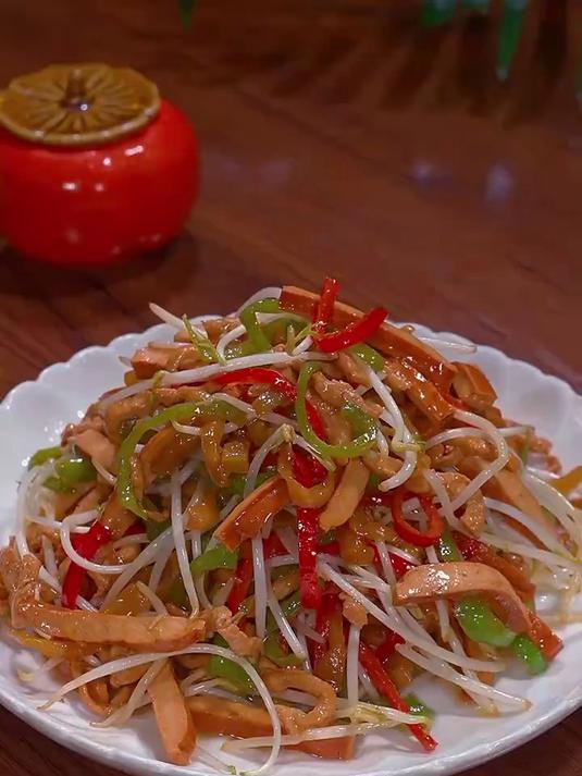 没有好菜的时候，你就做个榨菜炒肉丝，简简单单