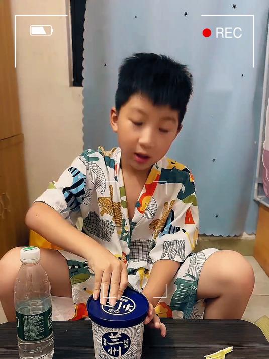 早餐新宠!兰州拉面桶面,比面包顶饱,热汤喝着舒服