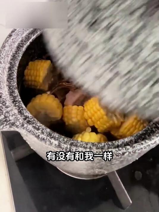 懒人版养生指南:茶树菇排骨汤简单煮