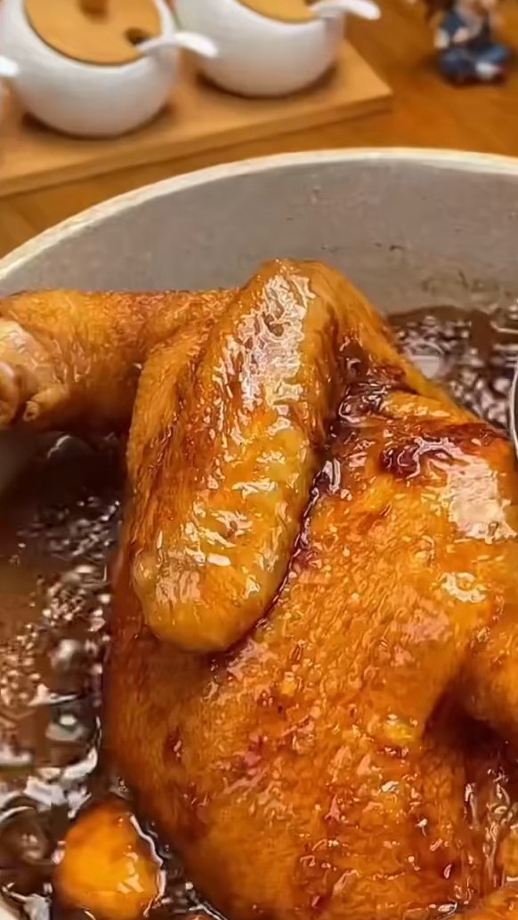 三黄鸡的最佳做法就是客家三杯鸡了