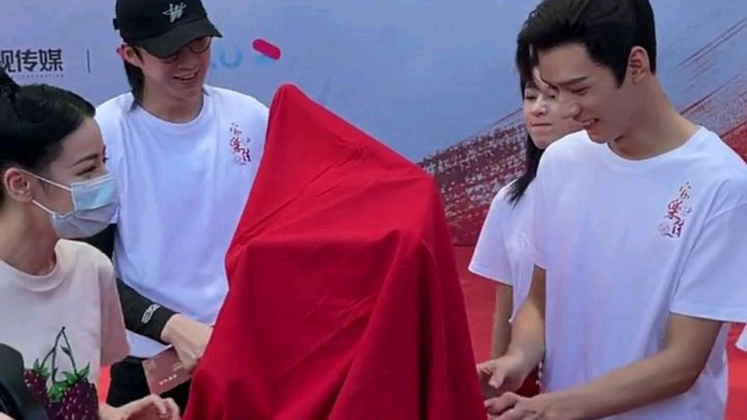 迪丽热巴新剧开机,这剧导演很强啊,网友:把这娱乐圈的逗根儿都聚到了一起