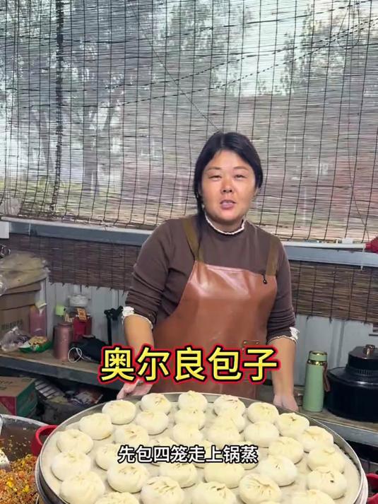 今天做了两大箱的包子和一大桶的荆芥疙瘩汤