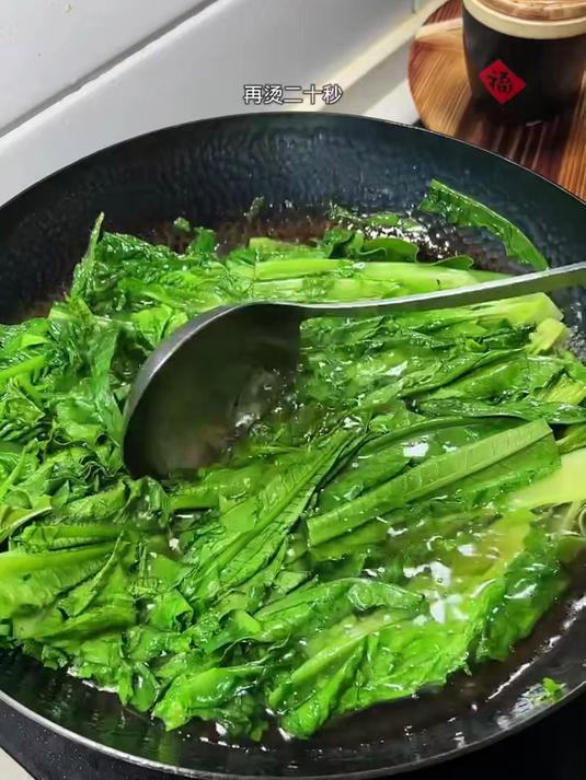 油麦菜在家这样炒 清脆好吃还不下汤