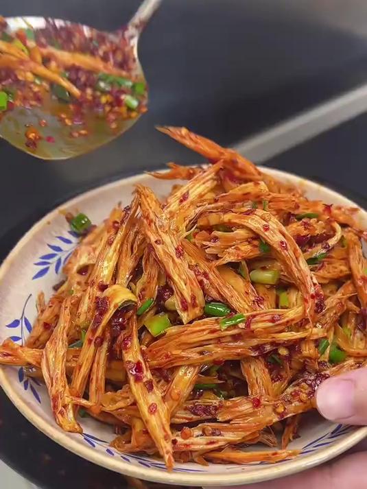 小朋友很喜欢吃的孜然腐竹来了口感很不错也可以当零食吃主要是做法也不复杂#腐竹#家常菜#下饭