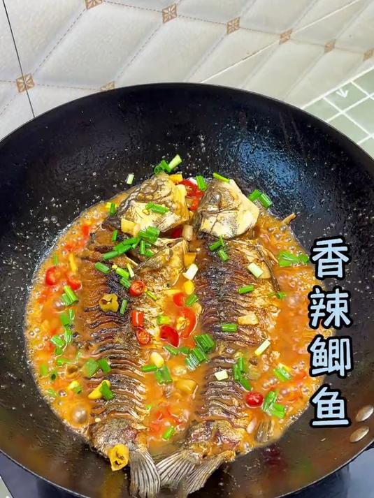 鲫鱼别只会煲汤了,试试这道香辣鲫鱼