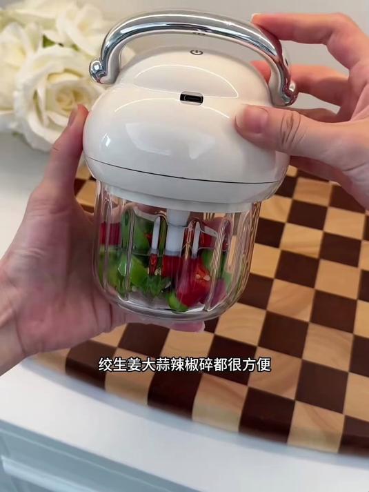 颜值实力并存！泡芙造型料理机，不锈钢刀头耐用搅打力强