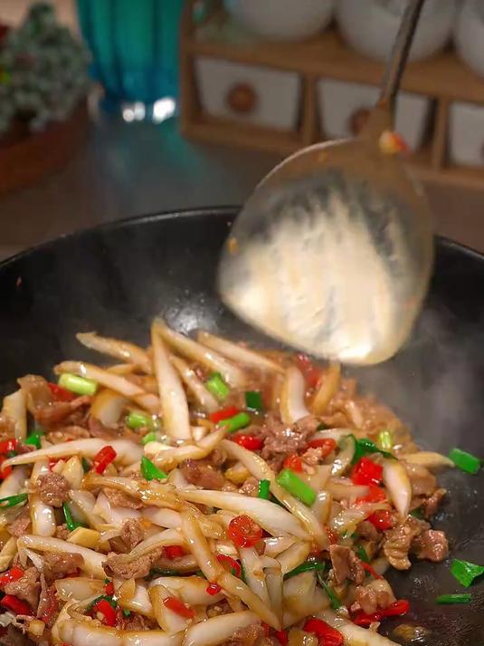又甜又嫩的白菜梗炒肉,简单下饭家常菜