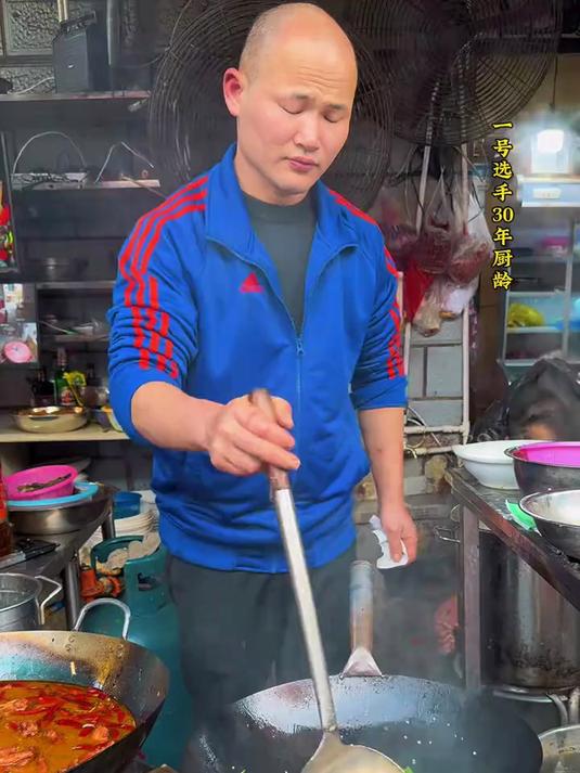辣椒炒肉花里胡哨的 这道辣椒炒肉主打的就是花里胡哨