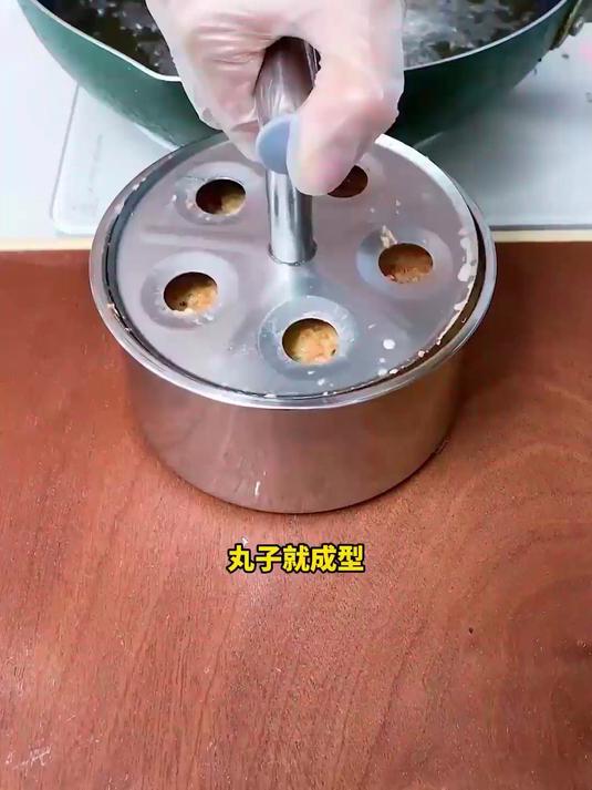 手压式肉丸制作器，干净卫生不粘手，厨房小白也能轻松做好肉丸！