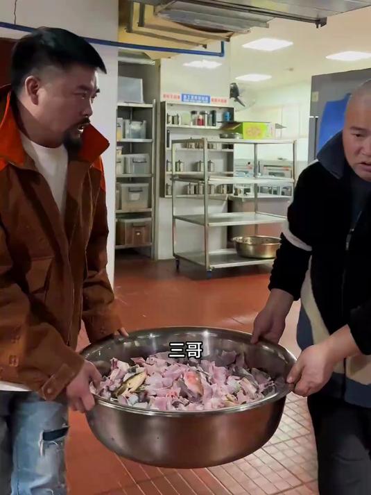 和平饭店搞个80斤的水煮鱼#火锅底料##美食#