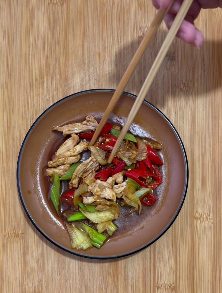 清炖牛肉放什么调料最香,放大葱最香