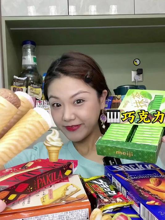 日本零食开箱大测评抹茶冻干草莓明治巧克力