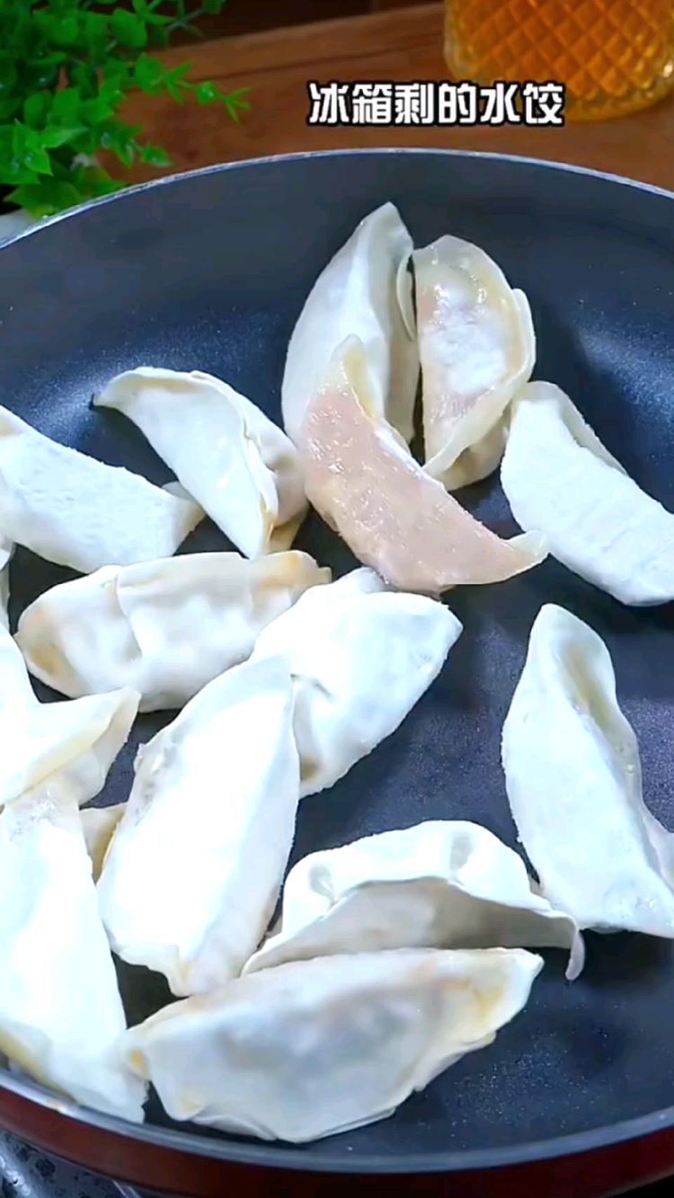 蛋煎饺子的做法