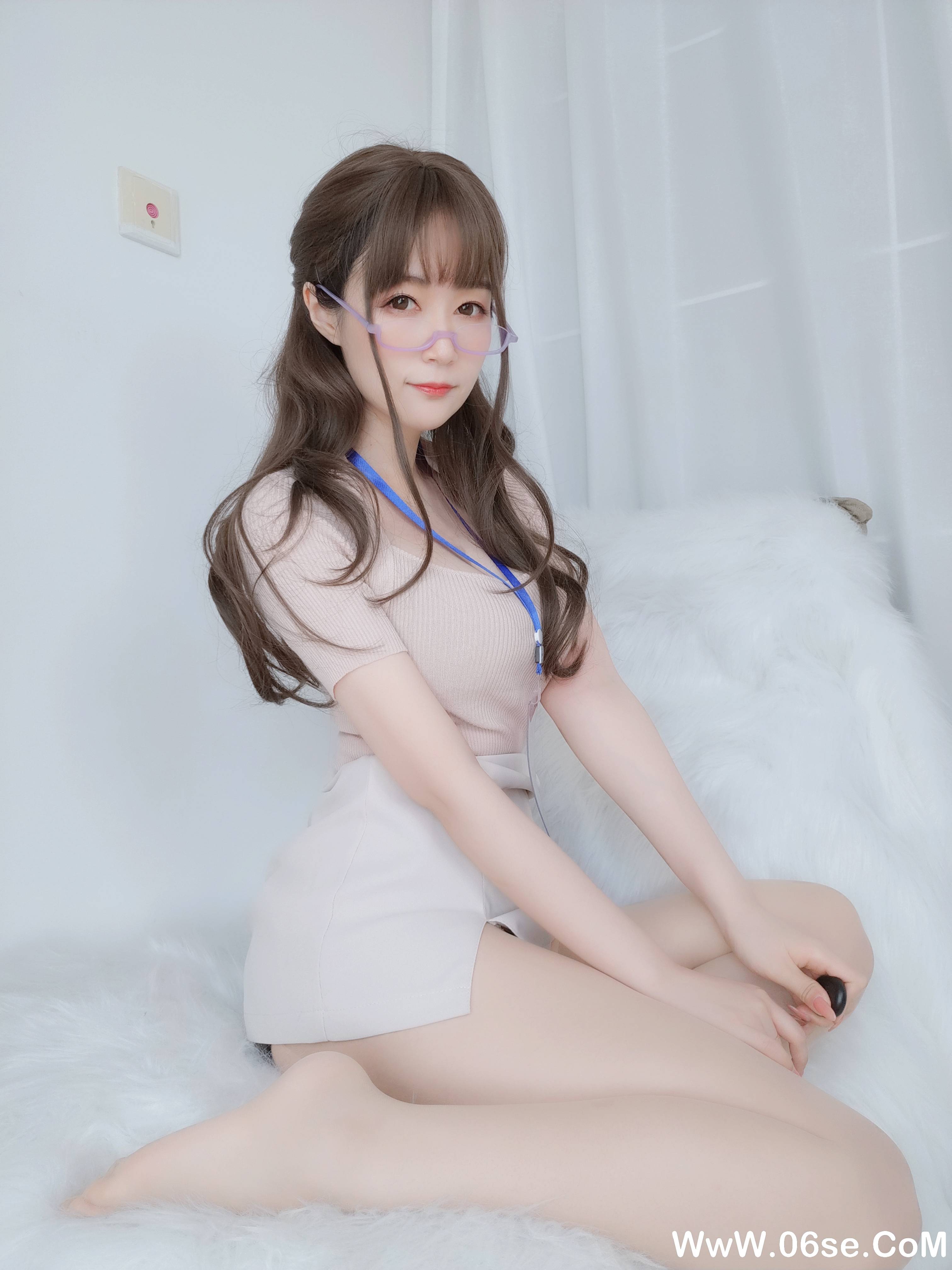 图片[26]-Coser小姐姐白银 NO.060 – 私人医生[159P+6V1.03G]-六色网