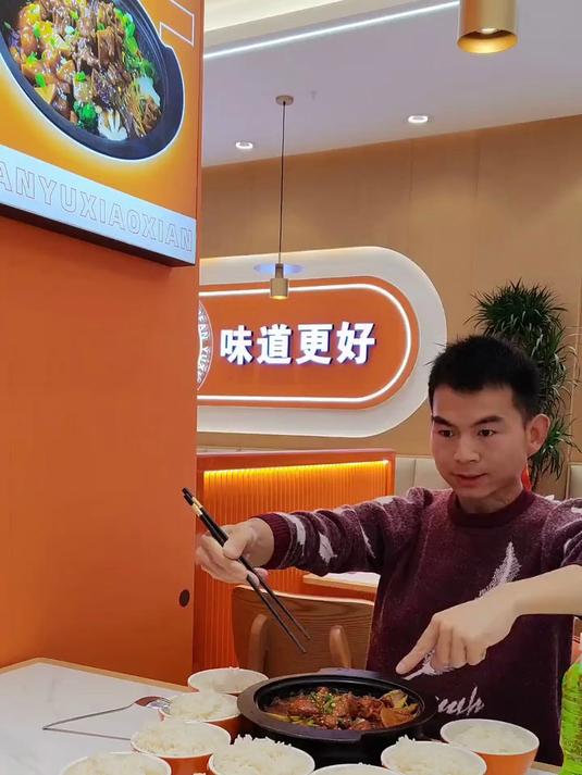吃货界第一狠人今天吃石锅鸡米饭,这也太解压了