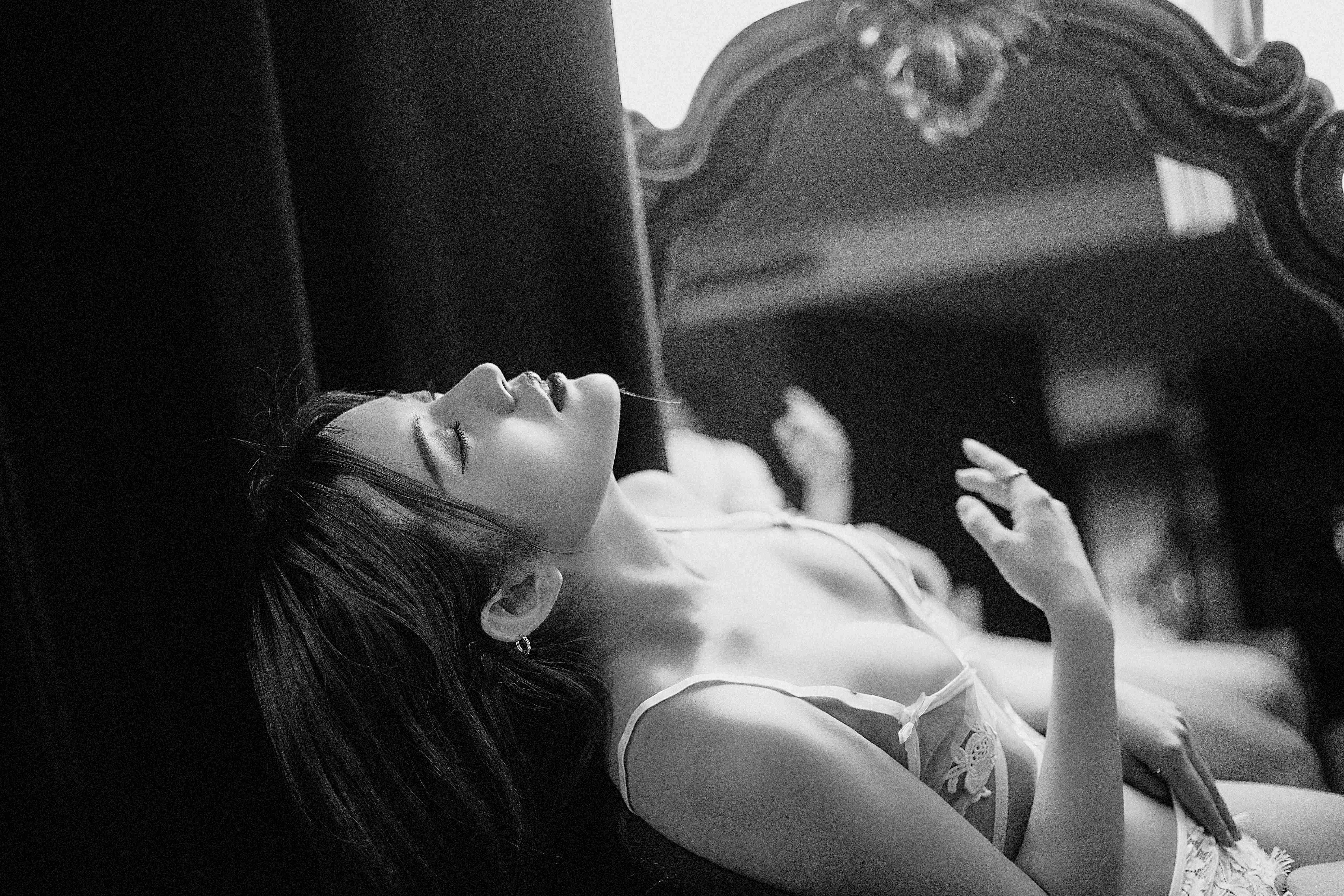 图片[2]-小何同学 – 004 [13P23M]-六色网