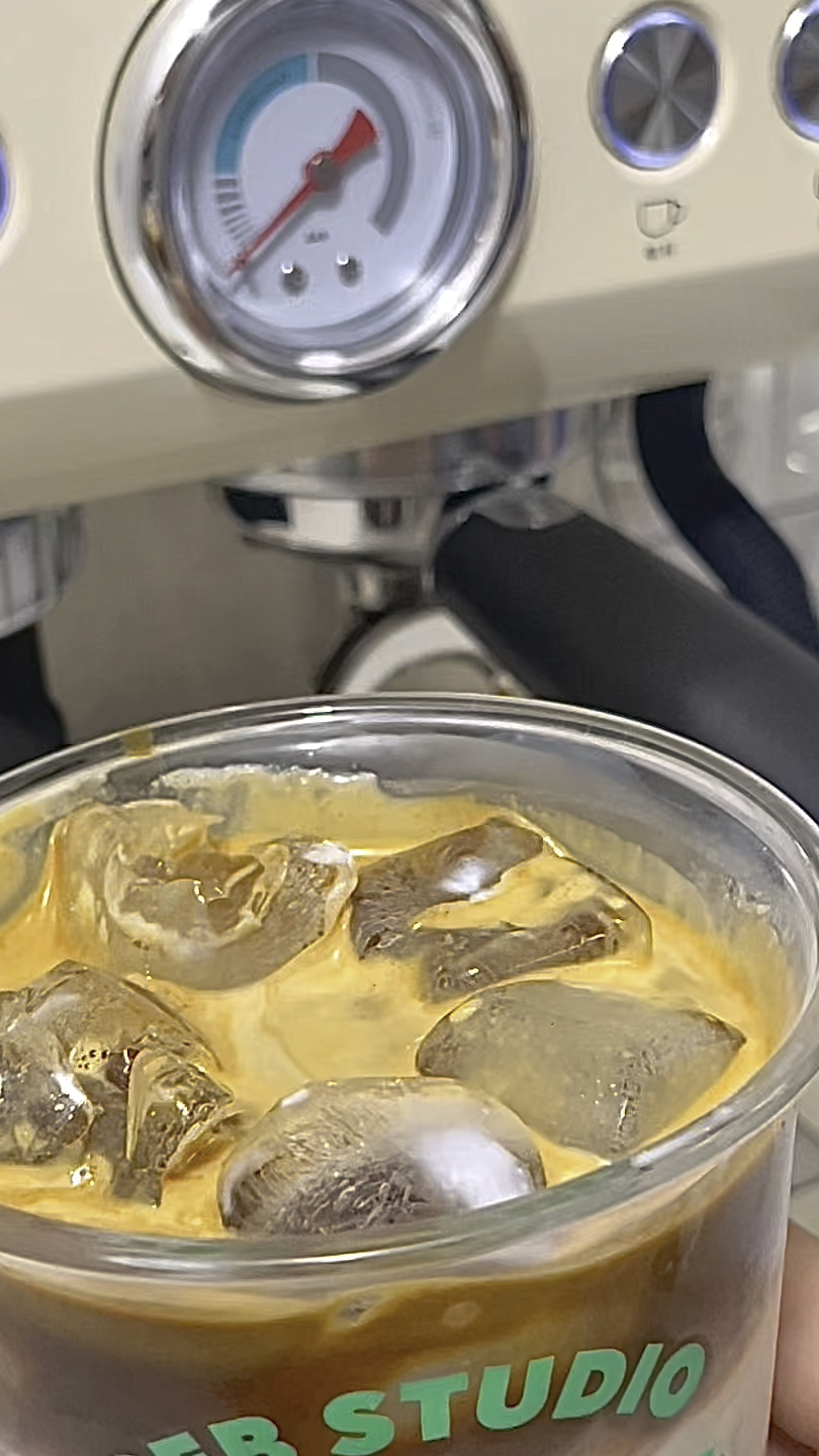 咖啡vlog|冰拿铁