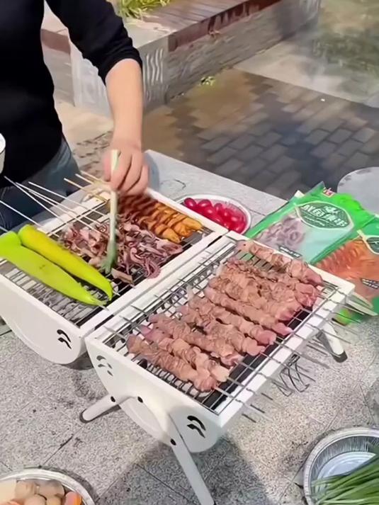  户外便携烧烤炉！折叠收纳秒变烧烤达人～