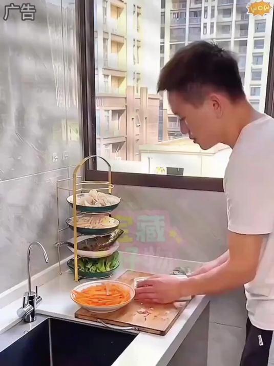 厨房备一个备菜置物架，解决台面空间不足的烦恼，多层收纳