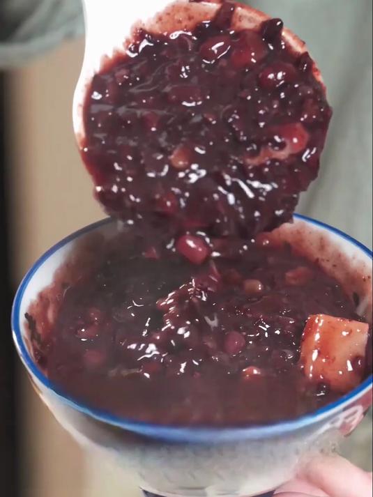 口感香浓!红豆莲藕紫米粥,简单做就超赞