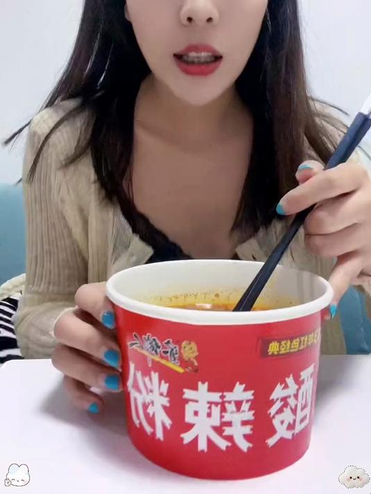 正宗重庆风味桶装酸辣粉麻辣鲜香超酸爽