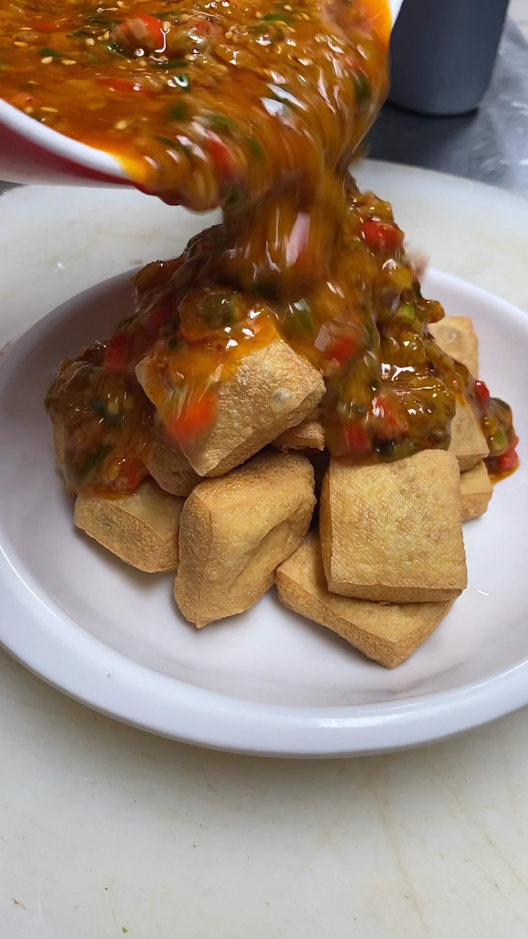 烧烤店里的炸臭豆腐